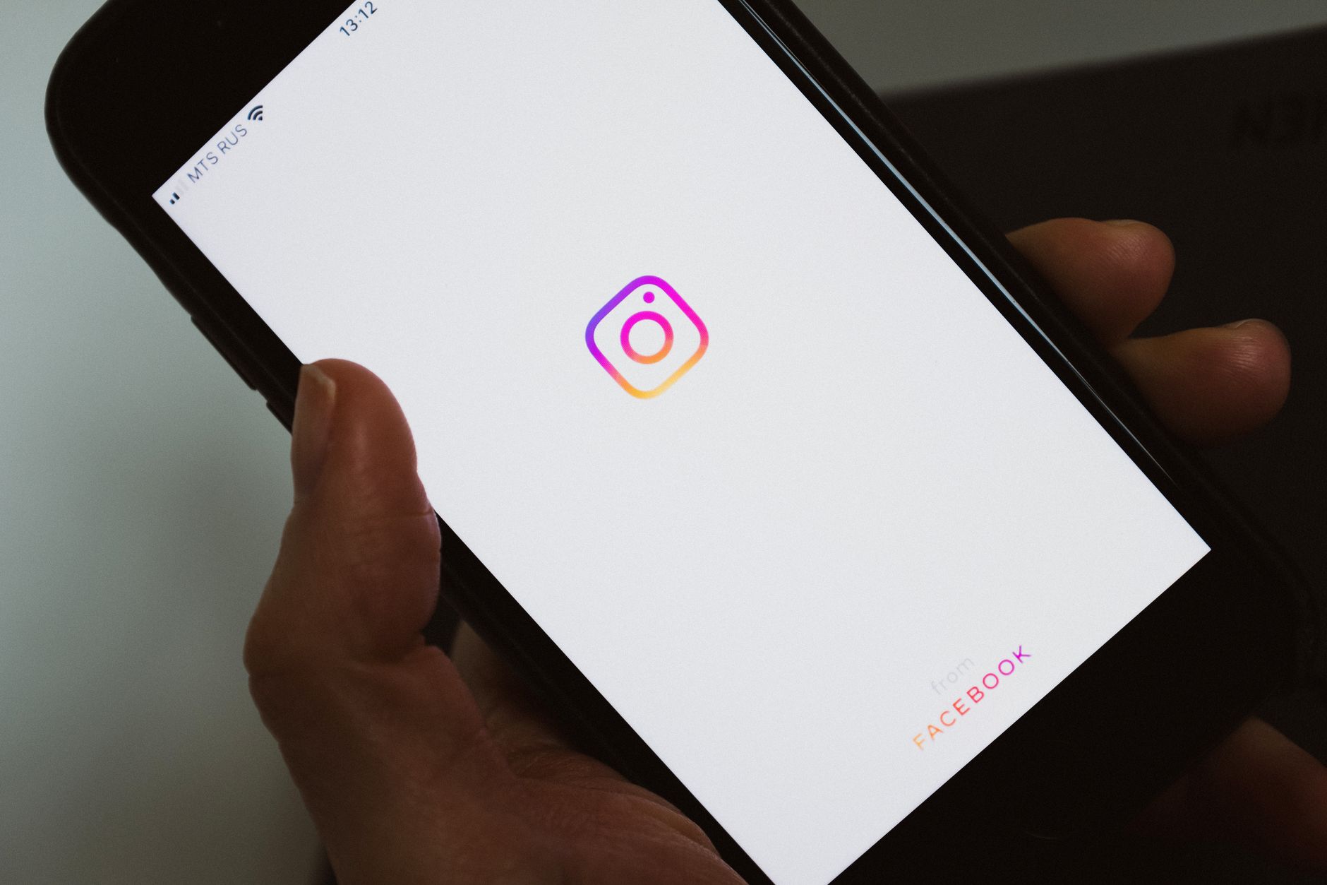 story instagram anonyme
