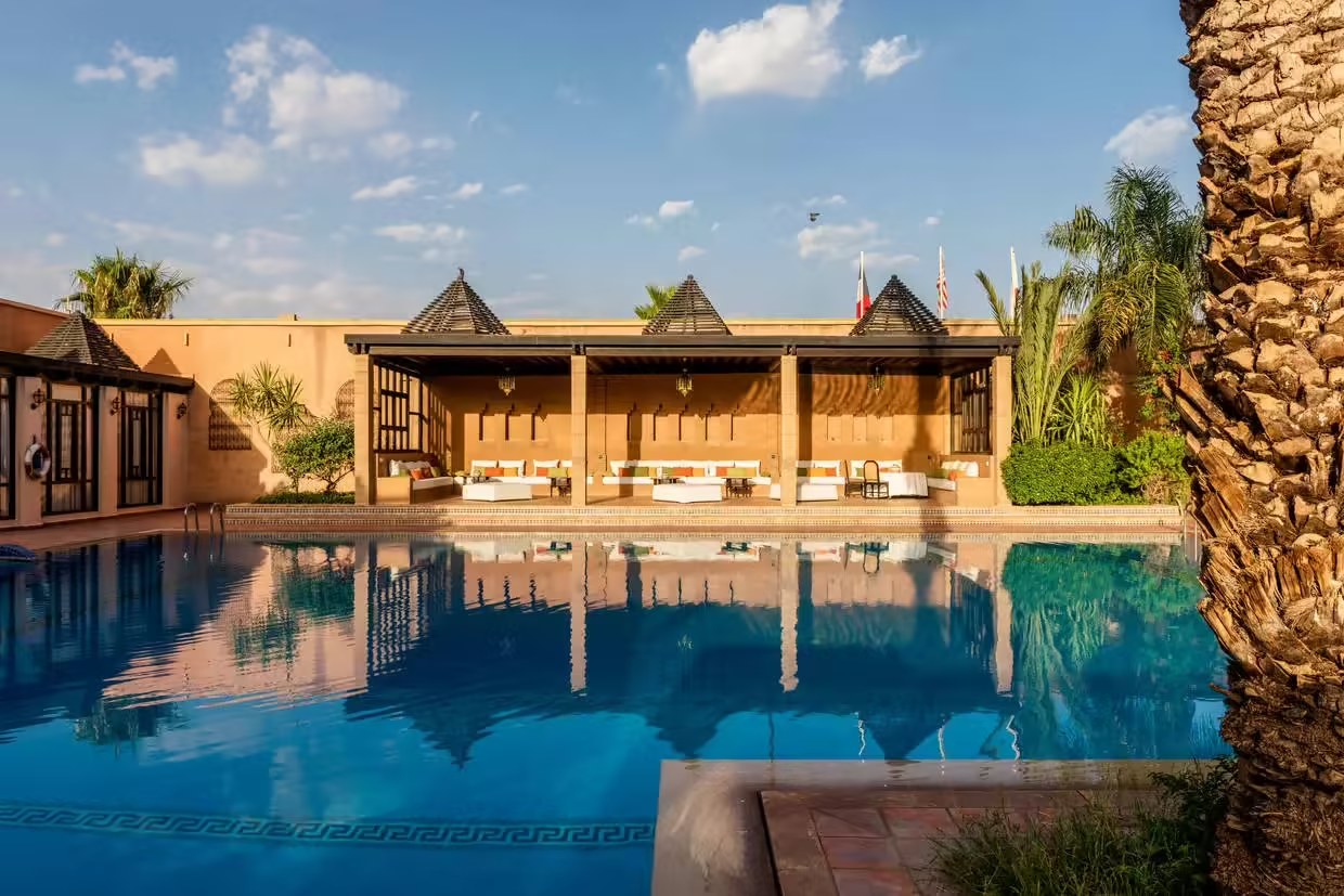 Kasbah en terre crue à Ouarzazate au Maroc, au pied des montagnes du Haut Atlas