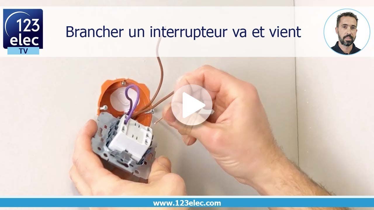 Interrupteur va-et-vient ouvert montrant le branchement des fils sur ses trois bornes