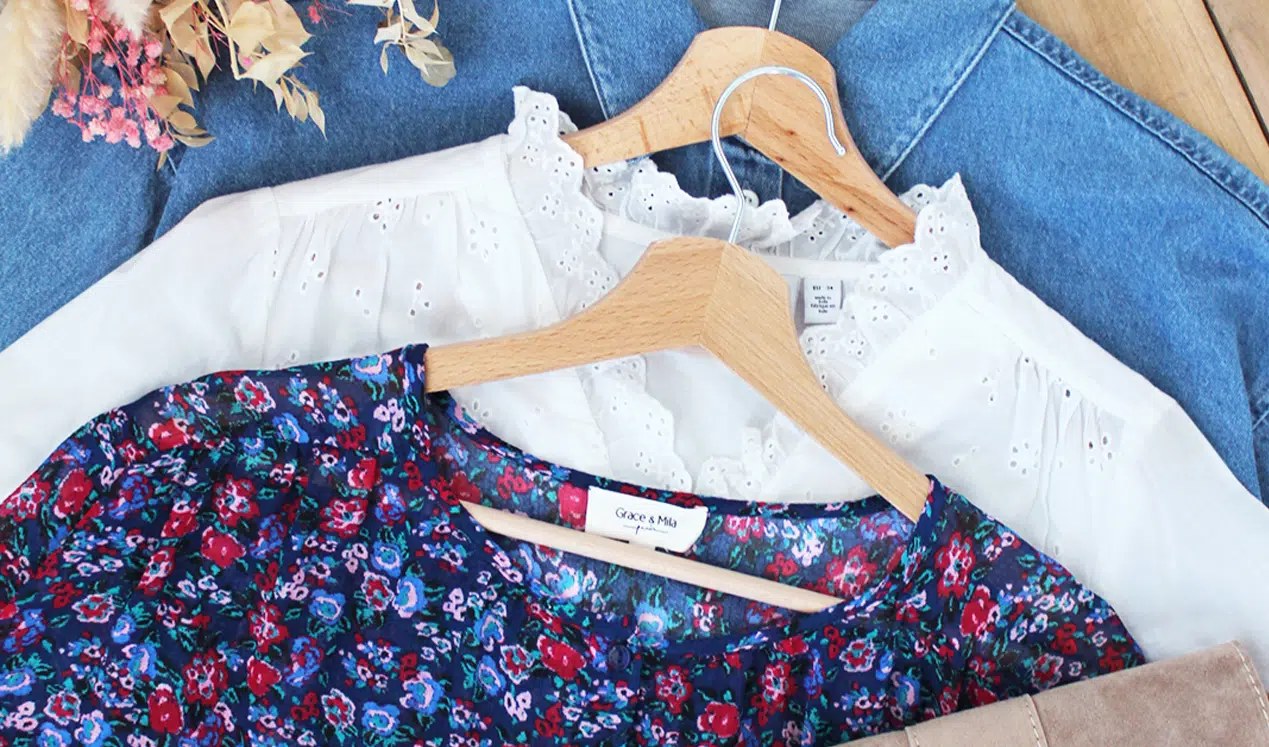 Tenue féminine de la marque Grace et Mila avec pantalon large en velours